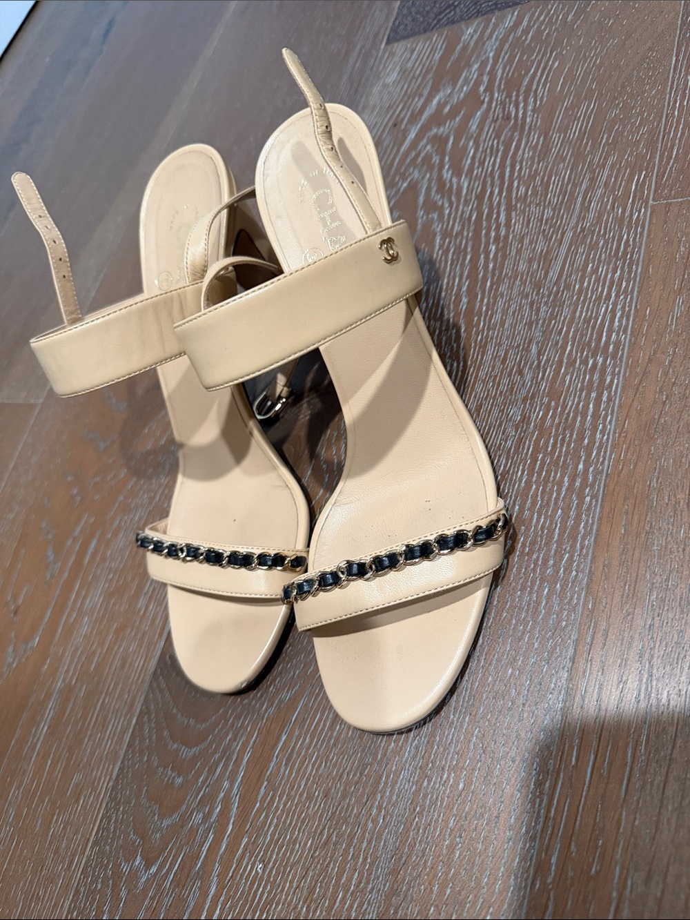 CHANEL Cream Leather Chain-Trim Slingback Sandals